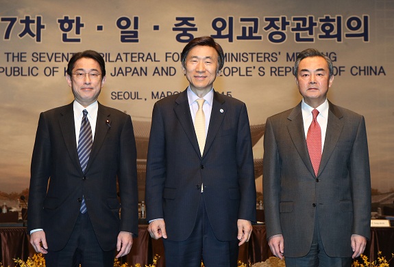 한자리에 모인 한중일 외교부장관<사진=뉴스1>