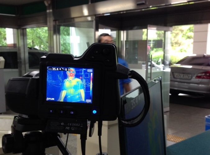 서울시내 한 관공서에 설치된 열감지 카메라