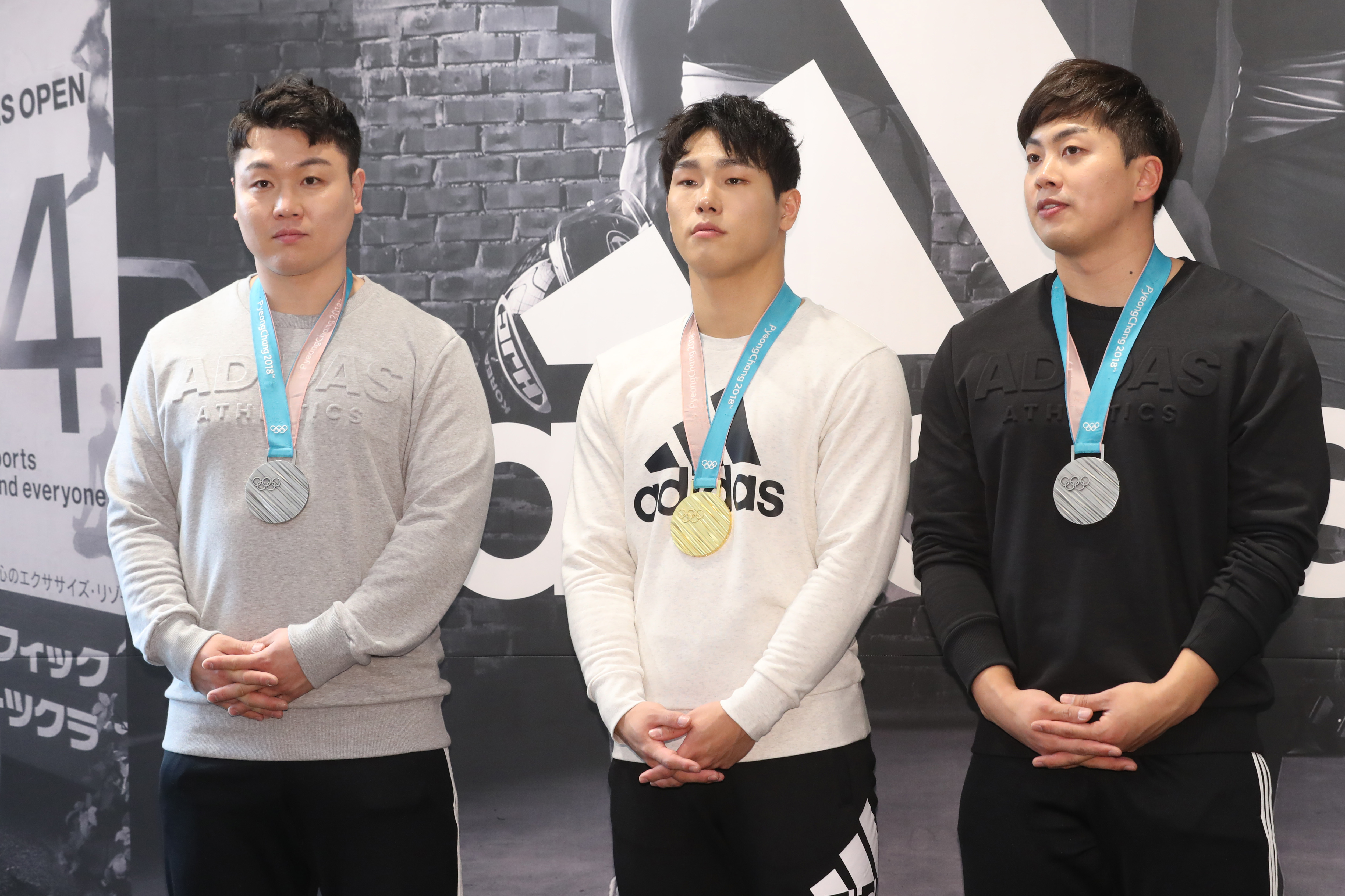 [영상] 2018 평창동계올림픽 메달리스트 원윤종, 서영우, 윤성빈의 포토타임 | 서울특별시 미디어재단 TBS
