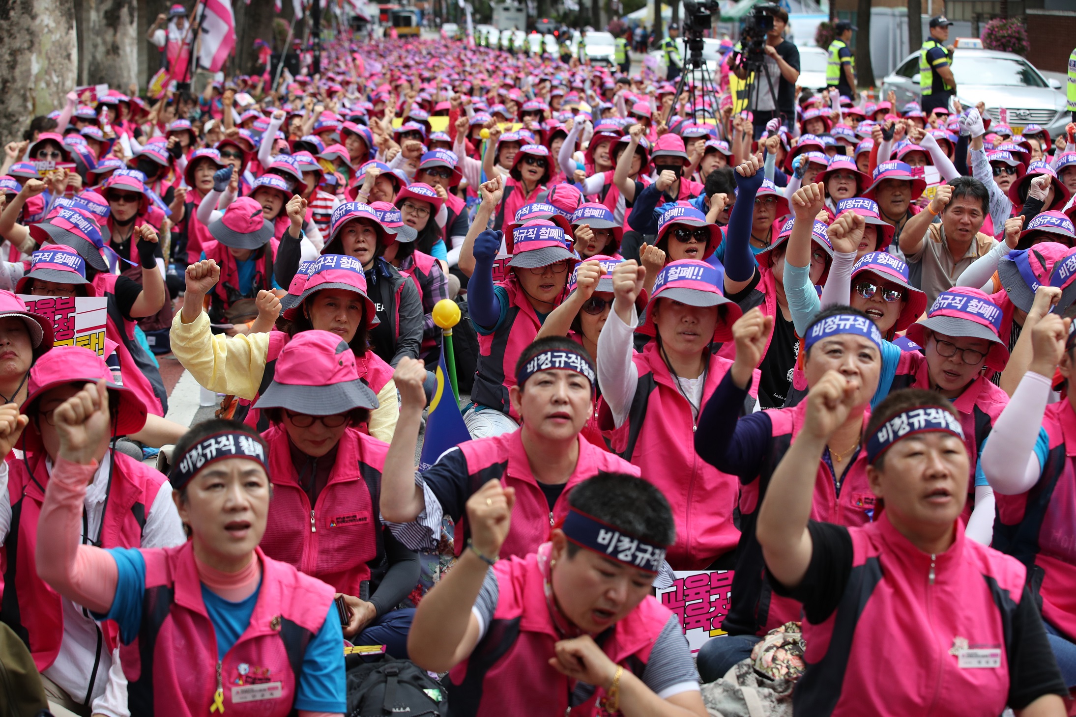 학교 비정규직 노동자들, 청와대 앞 집회<사진=연합>