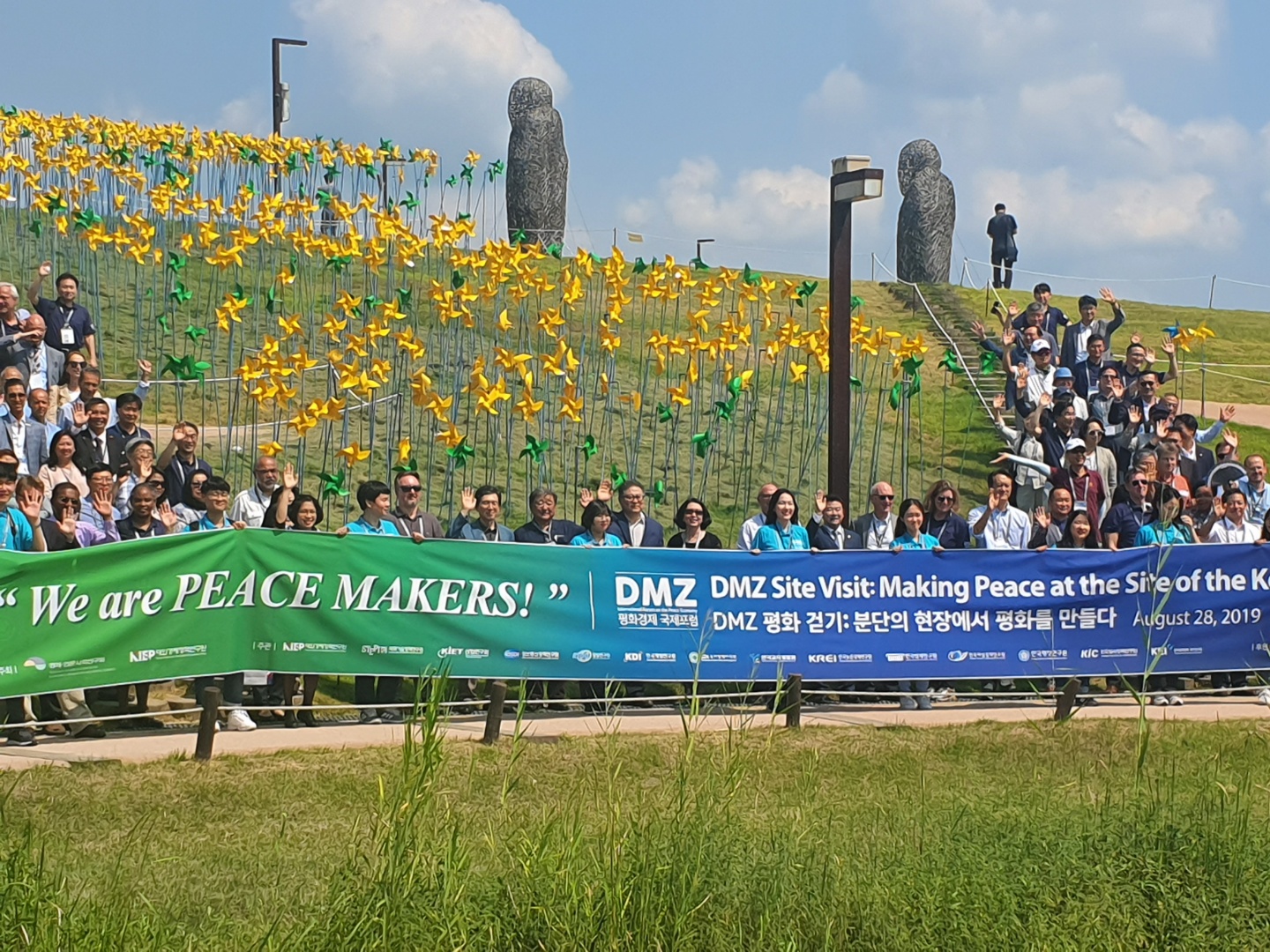 28일 'DMZ 평화 걷기' 행사가 열리고 있다 <사진=tbs>