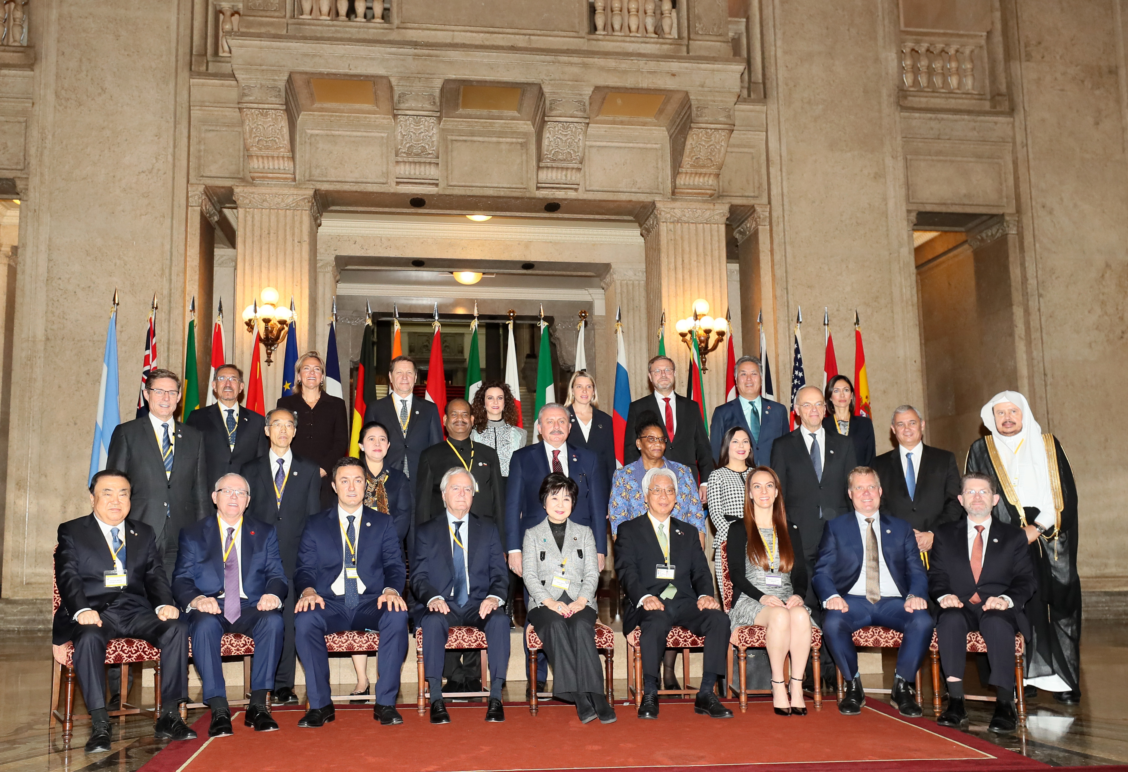 의회정상회의 기념촬영 하는 G20 국회의장들<사진=연합>