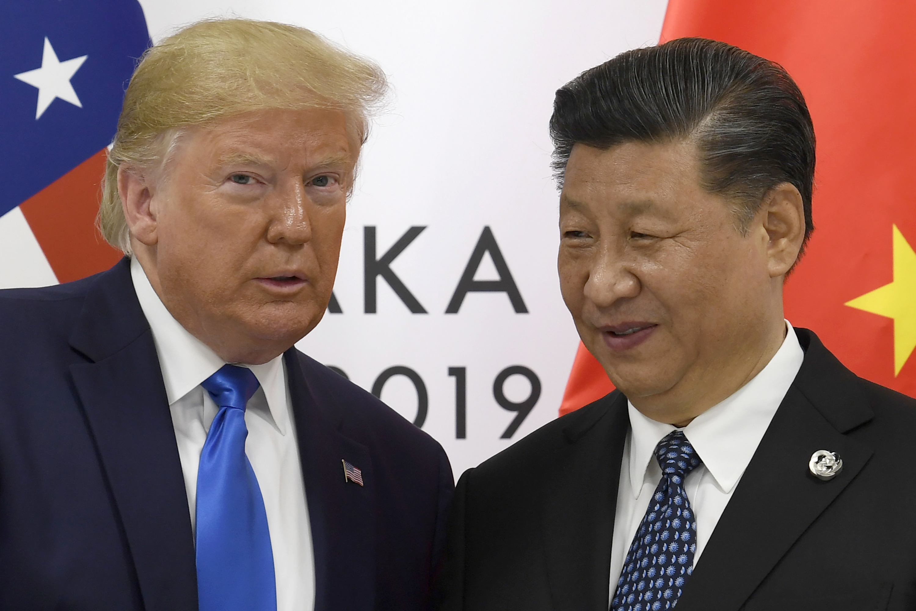 도널드 트럼프 미국 대통령(왼쪽)과 시진핑 중국 국가주석(오른쪽)이 일본 오사카에서 열린 주요 20개국(G20) 정상회의에서 만난 모습