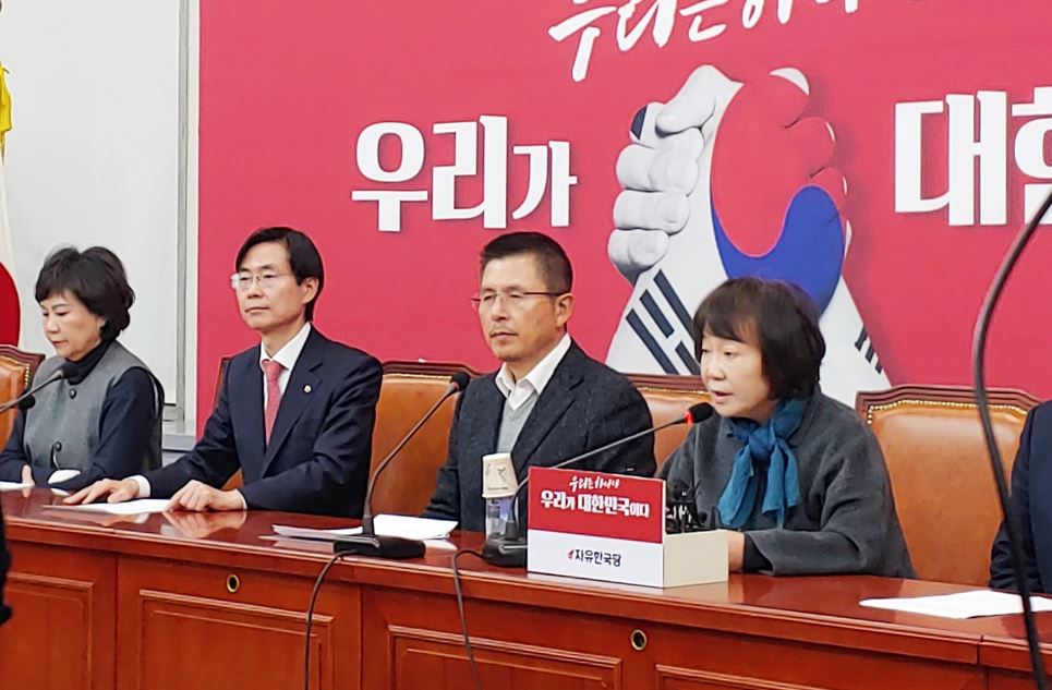 자유한국당 황교안 대표 (가운데) <사진=tbs>