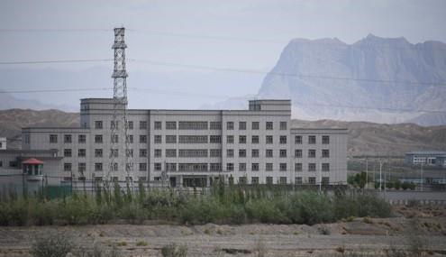 수용소로 추정되는 중국 신장의 재교육 시설