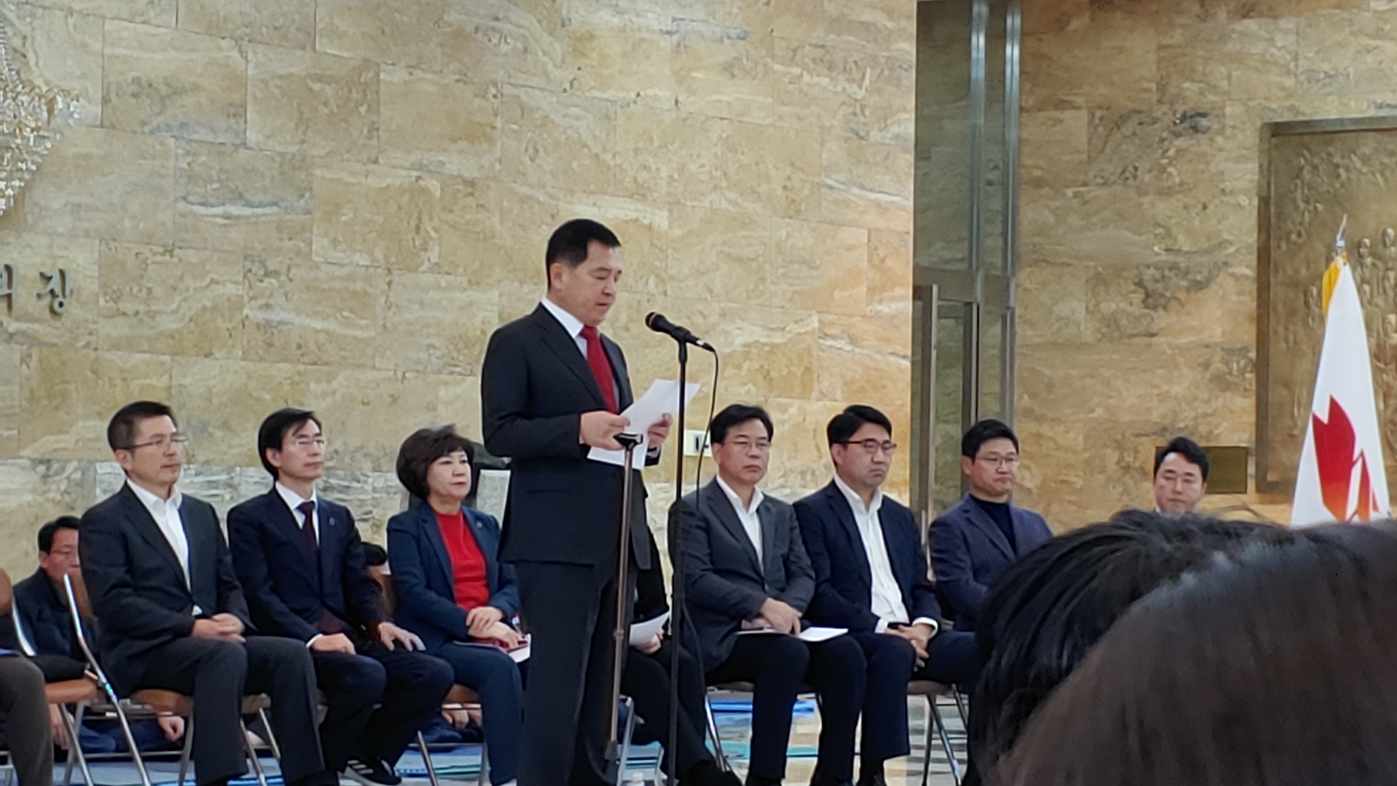 최고위원회의에서 발언하는 한국당 심재철 원내대표 <사진=tbs>