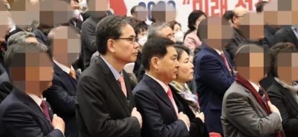 국회 행사에 참석한 한국교총 하윤수 회장과 미래통합당 심재철 원내대표·전희경 의원 (왼쪽부터)