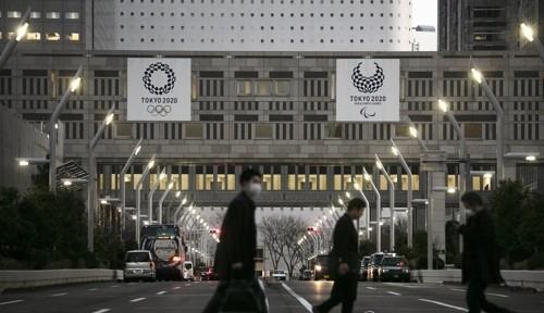 도쿄도 청사에 도쿄올림픽 홍보물이 게시돼 있다.