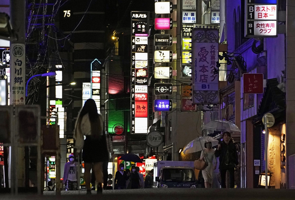 코로나19 확산하는 도쿄 밤거리