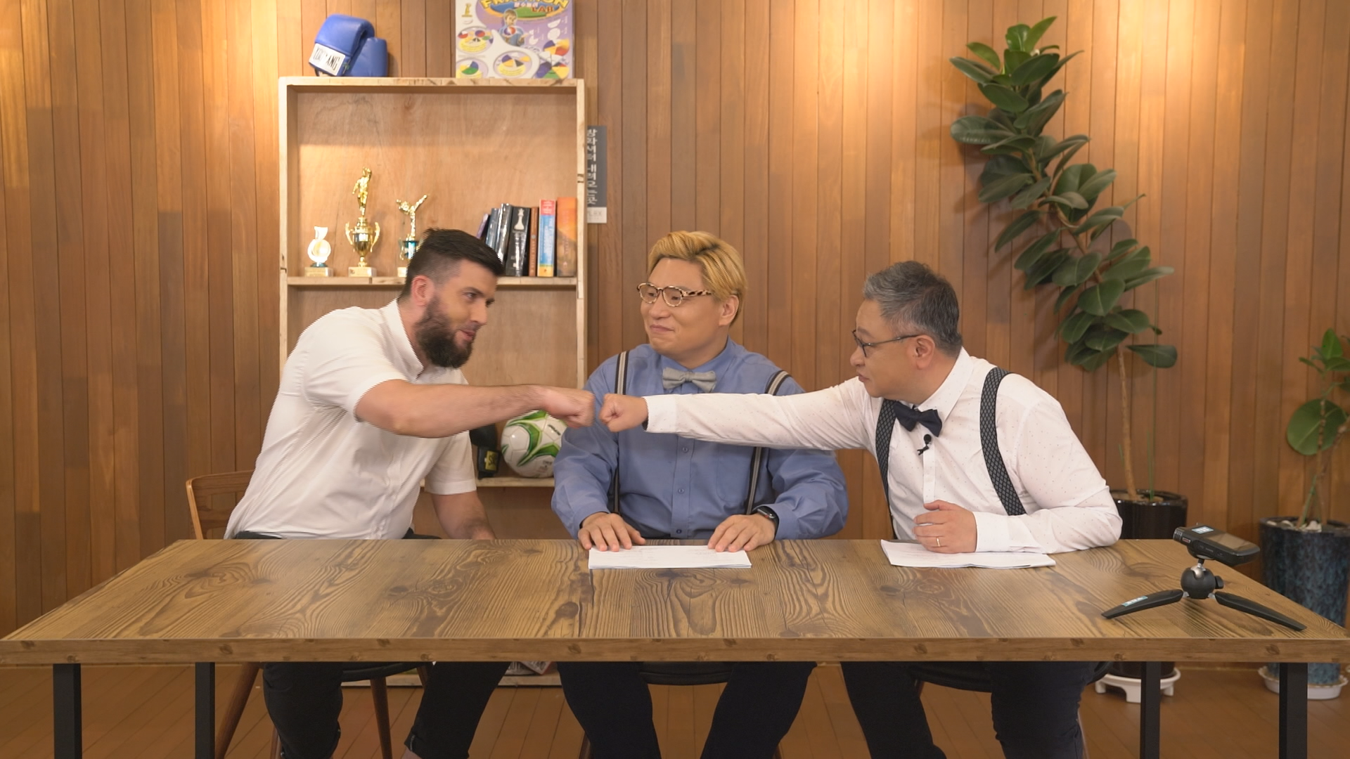 다양한 분야를 섭렵하기위해 대단한 각오로 임하는 시민영상<특.이.점> 출연진!