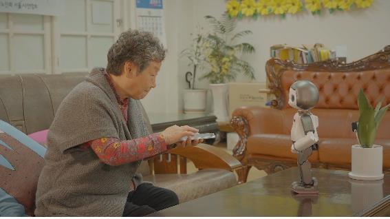 교육용 로봇 '리쿠'를 활용한 스마트폰 교육
