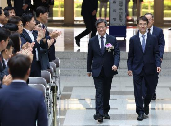 퇴임식장 향하는 김명수 대법원장 <사진=연합뉴스>