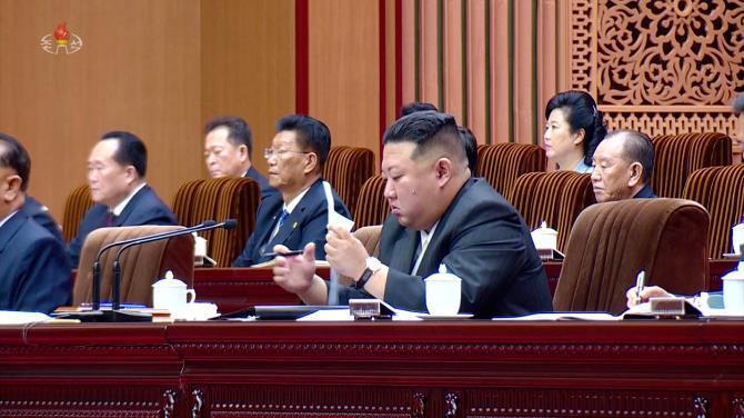 북한, 최고인민회의서 &#39;&#39;핵무력정책 헌법화&#39;&#39; 채택 <사진=연합뉴스>