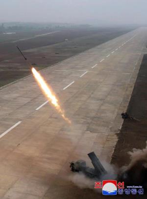 북한, 신형 방사포탄 시험사격 진행 <사진=연합뉴스>