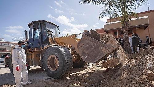 나세르 병원 인근에서 진행된 시신 발굴 작업 <사진=AFP=연합>