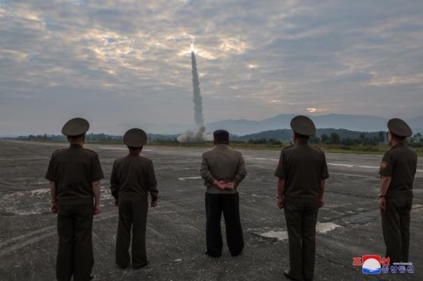 북한 신형 단거리탄도미사일(SRBM) 시험발사 <사진=조선중앙통신>