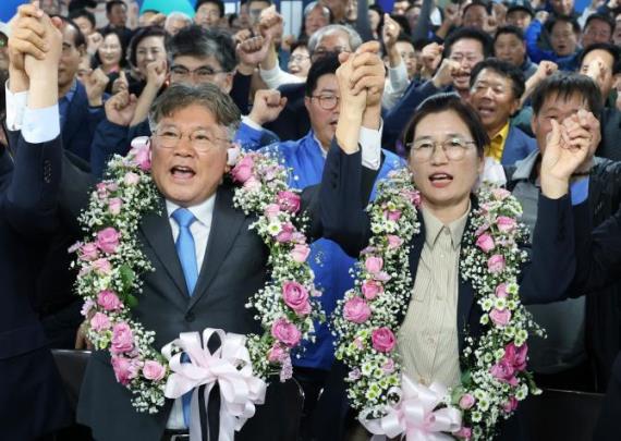 당선 화환 받은 민주당 장세일 후보