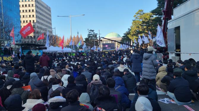 국회 앞 집회 현장<사진=TBS>