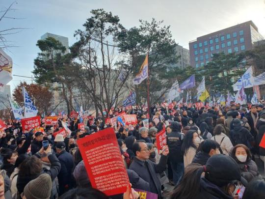 국회 앞 집회 <사진=TBS 조주연 기자>