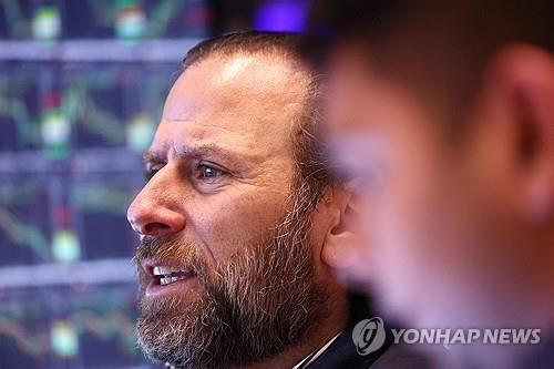 뉴욕증권거래소의 트레이더 <사진=AFP/연합뉴스>