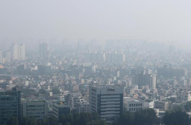 미세먼지로 뿌연 서울 하늘 <사진=연합뉴스>