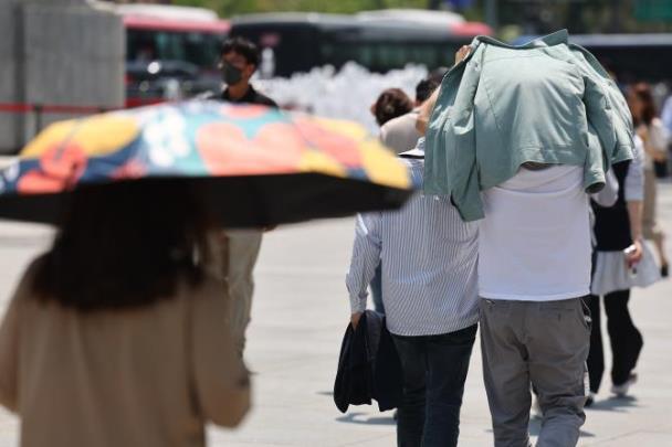 이른 더위 찾아온 서울 <사진=연합뉴스>
