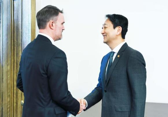 안덕근 산업부 장관, 제이미슨 그리어 미국 무역대표부 대표 <사진=연합뉴스>