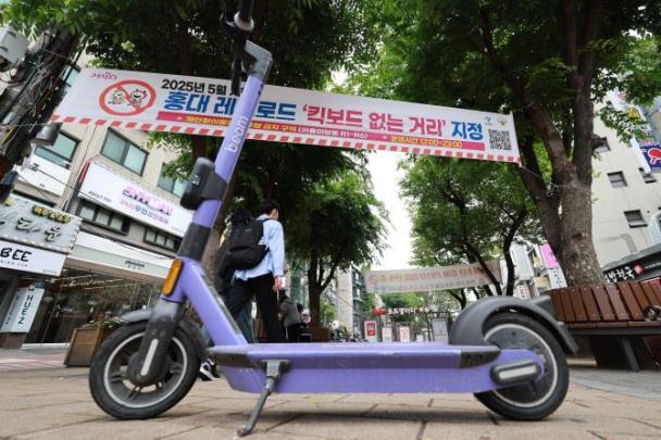서울 마포구 홍대 레드로드 <사진=연합뉴스>