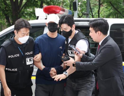 지하철 5호선에 불 지른 60대 남성 <사진=연합뉴스>