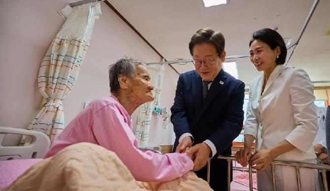 소록도 방문한 이 대통령 내외<사진=연합뉴스>