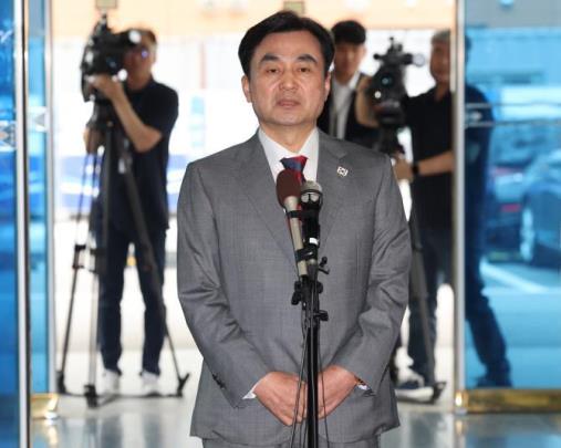 답변하는 안규백 후보자 <사진=연합뉴스>