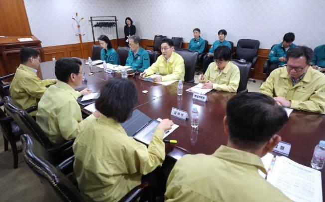부산 아파트 화재 관련 긴급대책회의 <사진=연합뉴스> 