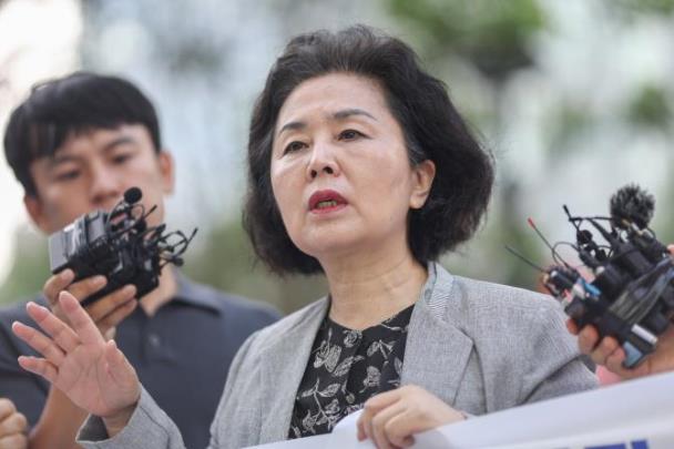 특검 출석, 질문에 답하는 김영선 전 의원 <사진=연합뉴스>