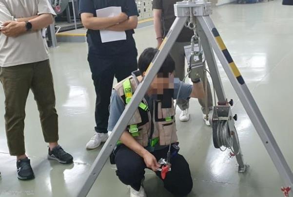 구조장비(삼각대) 설치 방법 교육 모습 <사진=서울시>
