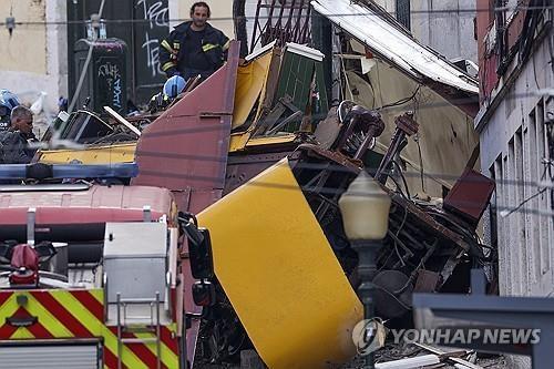 포르투갈 리스본 푸니쿨라 탈선 사고 <사진=EPA/연합뉴스>