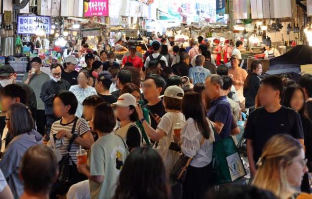 서울 시내 한 전통시장 <사진=연합뉴스> 