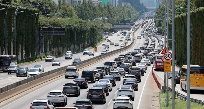 정체 빚는 고속도로<사진=연합뉴스>
