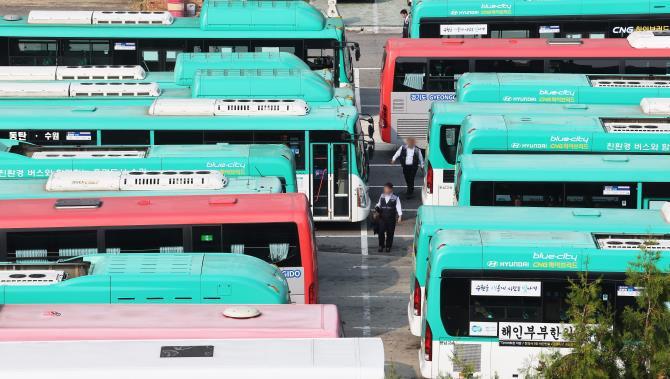 경기지역 한 버스 차고지 <자료사진=연합뉴스>
