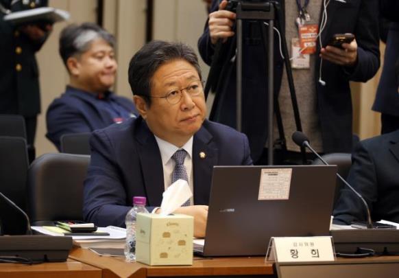 육군 국정감사서 질의하는 황희 의원 <사진=연합뉴스>