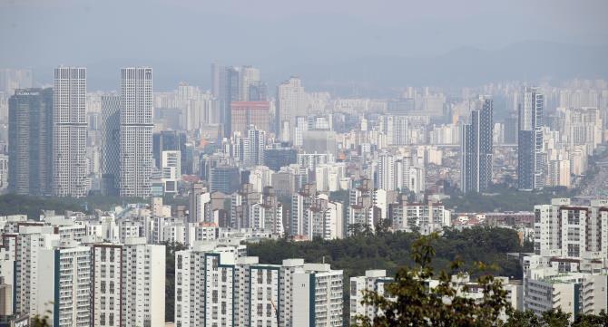서울 중구 남산에서 바라본 성동구 아파트(위쪽) 일대 <자료사진=연합뉴스>