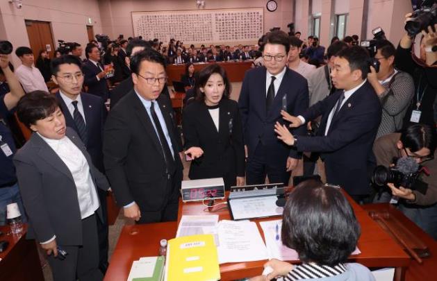 지난 13일 여야가 설전을 벌였던 법사위 국정감사 <사진=연합뉴스>