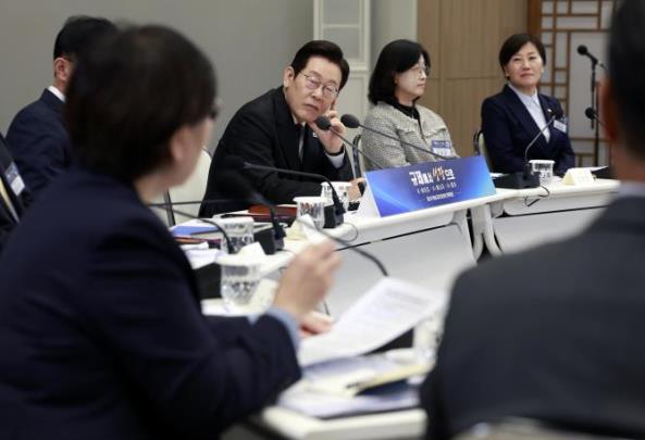 제2차 핵심규제 합리화 전략회의 참석한 이재명 대통령 <사진=연합/대통령실통신사진기자단>