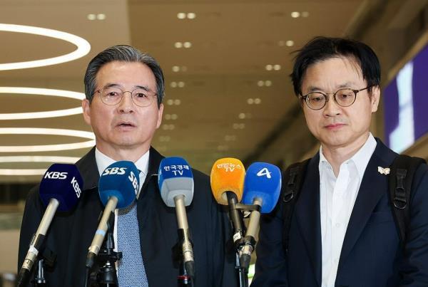 김용범 대통령실 정책실장(왼쪽)과 김정관 산업통상부 장관 <사진=연합뉴스>