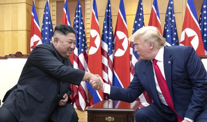 지난 2019년 판문점서 만난 김정은과 트럼프 <사진=연합뉴스>