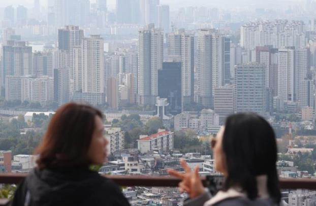 서울 남산에서 바라본 아파트 단지의 모습 <사진=연합뉴스>