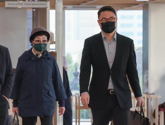 특검 출석하는 최은순·김진우 <사진=연합뉴스>