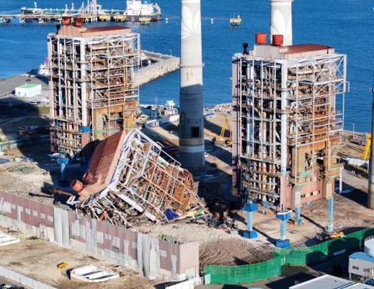 발파 해체 앞둔 울산화력 보일러타워 <사진=연합뉴스>