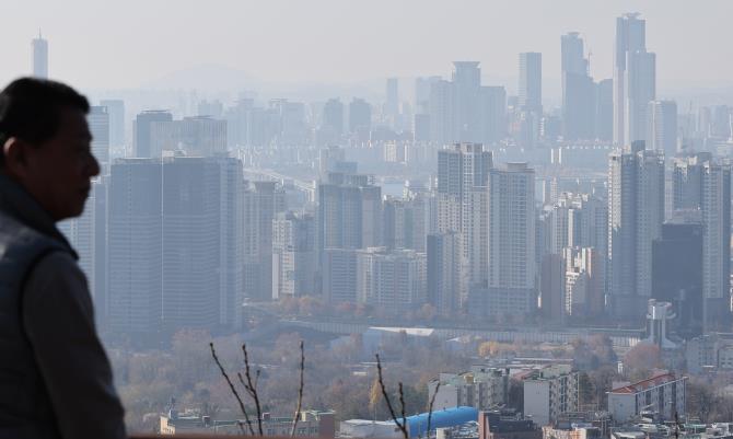 서울 남산에서 바라본 아파트 단지의 모습 <사진=연합뉴스>
