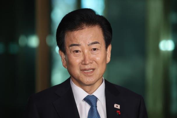 11일 정부서울청사로 들어서는 정동영 장관 <사진=연합뉴스>