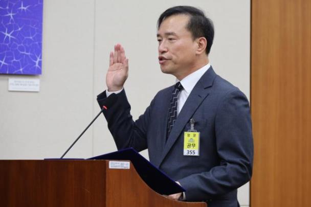 김종철 방미통위원장 후보자 선서 <사진=연합뉴스>